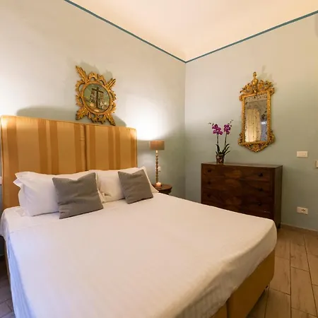 Florence- Palazzo Pitti Apartment