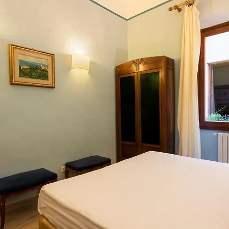 Florence- Palazzo Pitti Apartment *